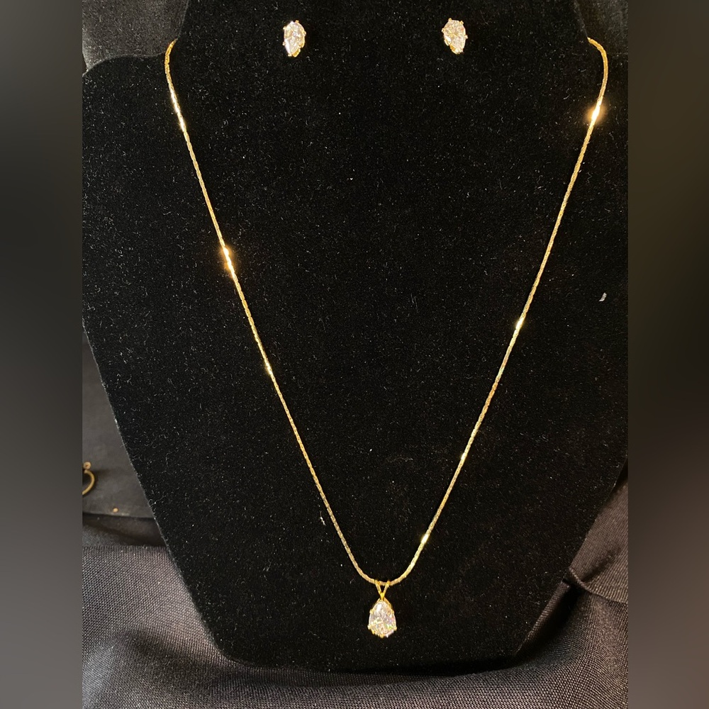 Gold-tone Teardrop Pendant Necklace with Teardrop Studs. Necklace 9.5” Drop.